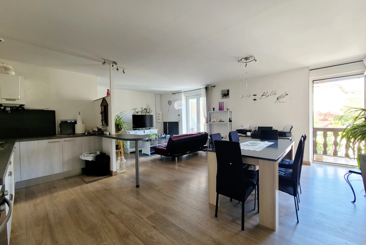 Charmant appartement T3 rénové de 80 m² à Bourg-en-Bresse 