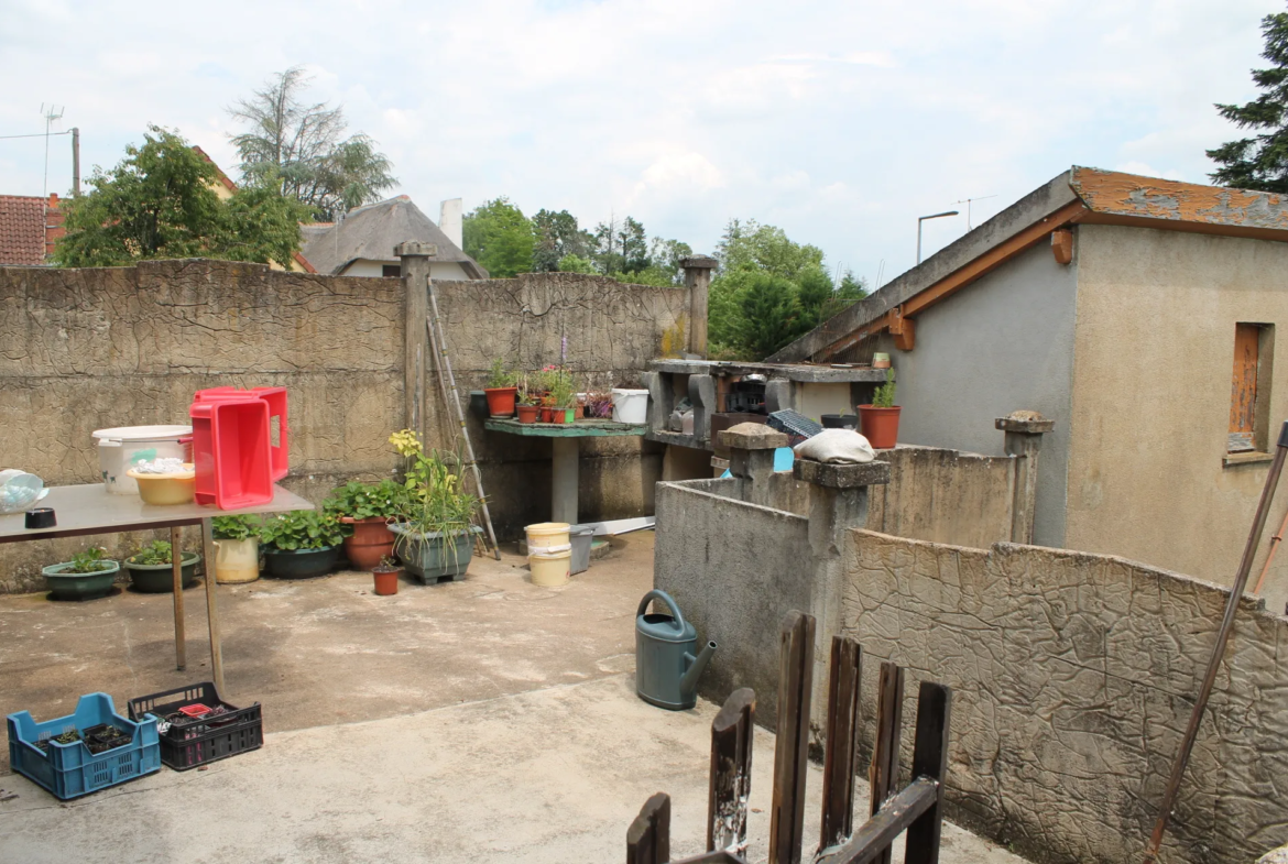 Maison de caractère à Cosne d'Allier sur terrain de 1165 m² 