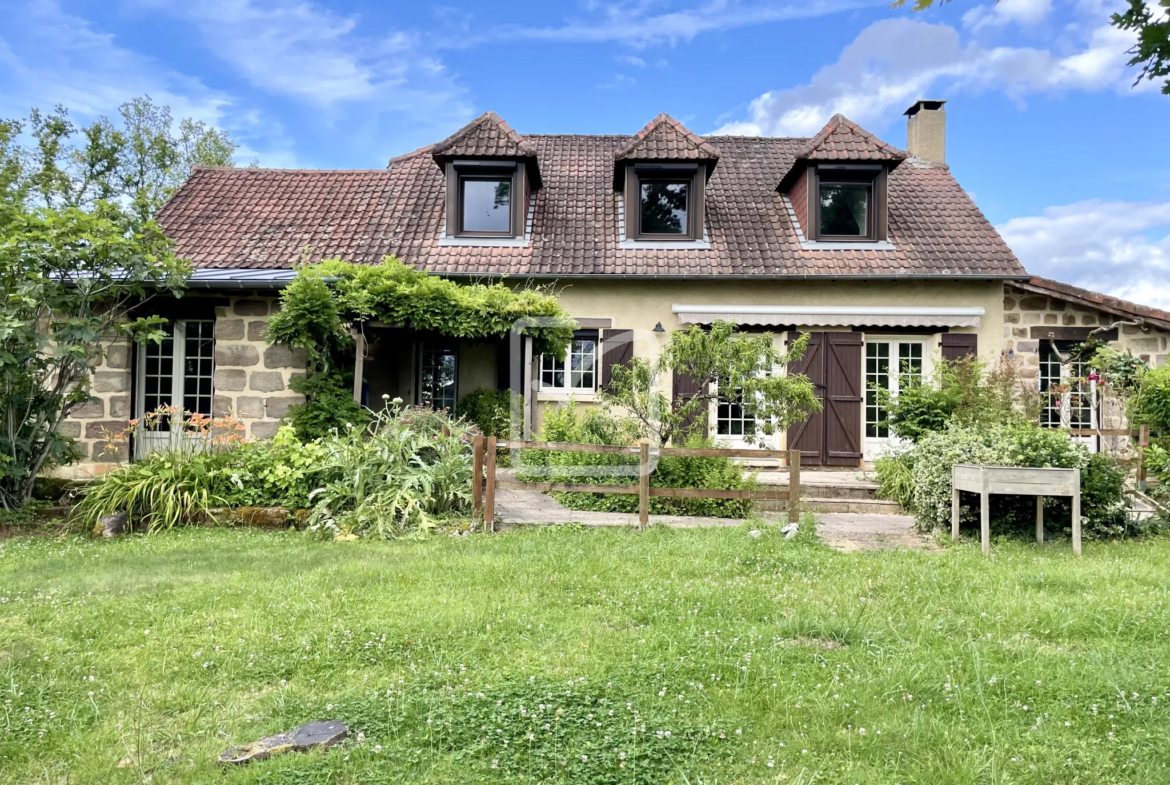 Grande maison avec piscine sur les hauteurs de Malemort 