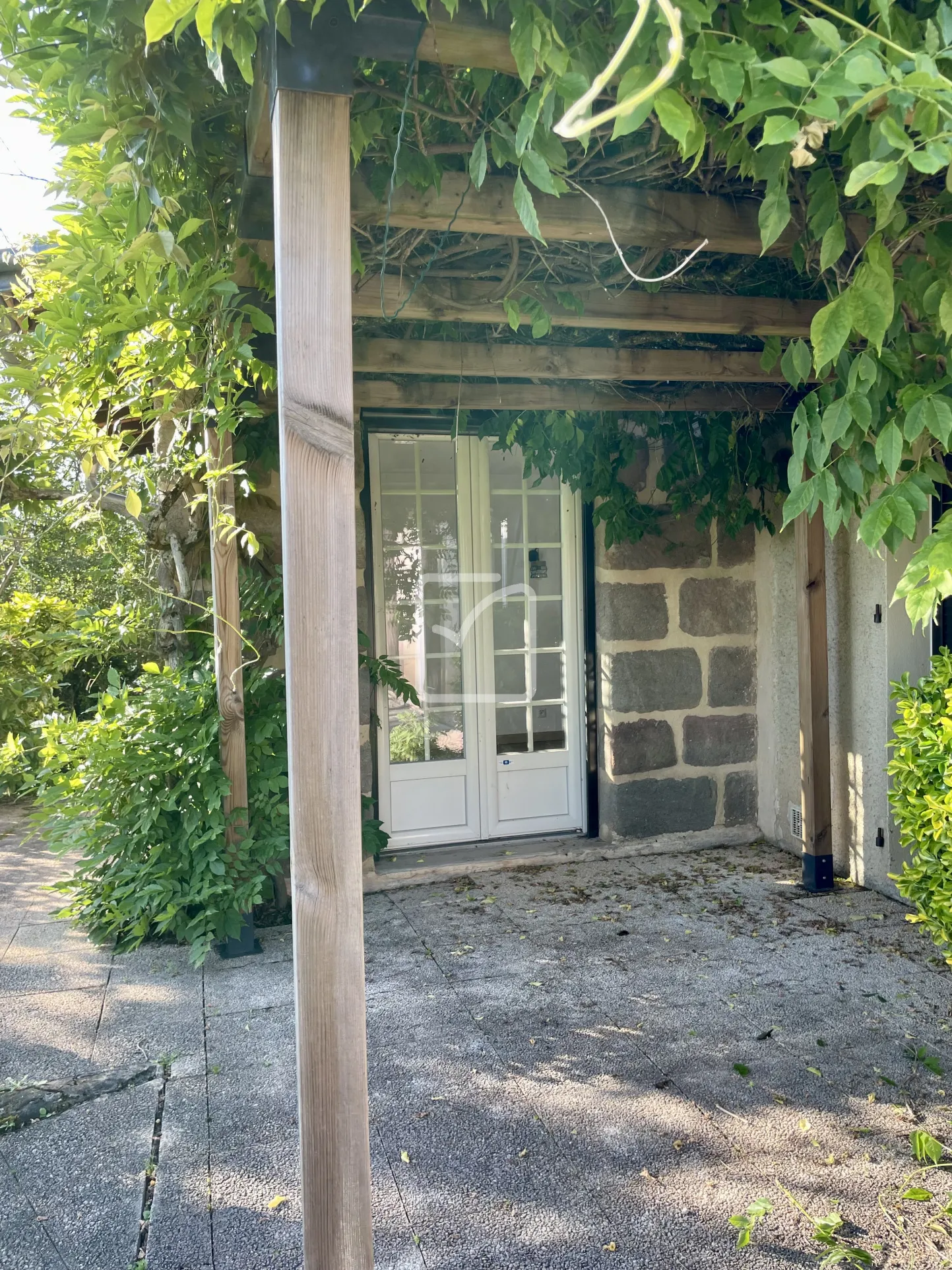 Grande maison avec piscine sur les hauteurs de Malemort 