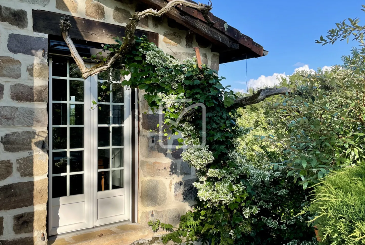 Grande maison avec piscine sur les hauteurs de Malemort 