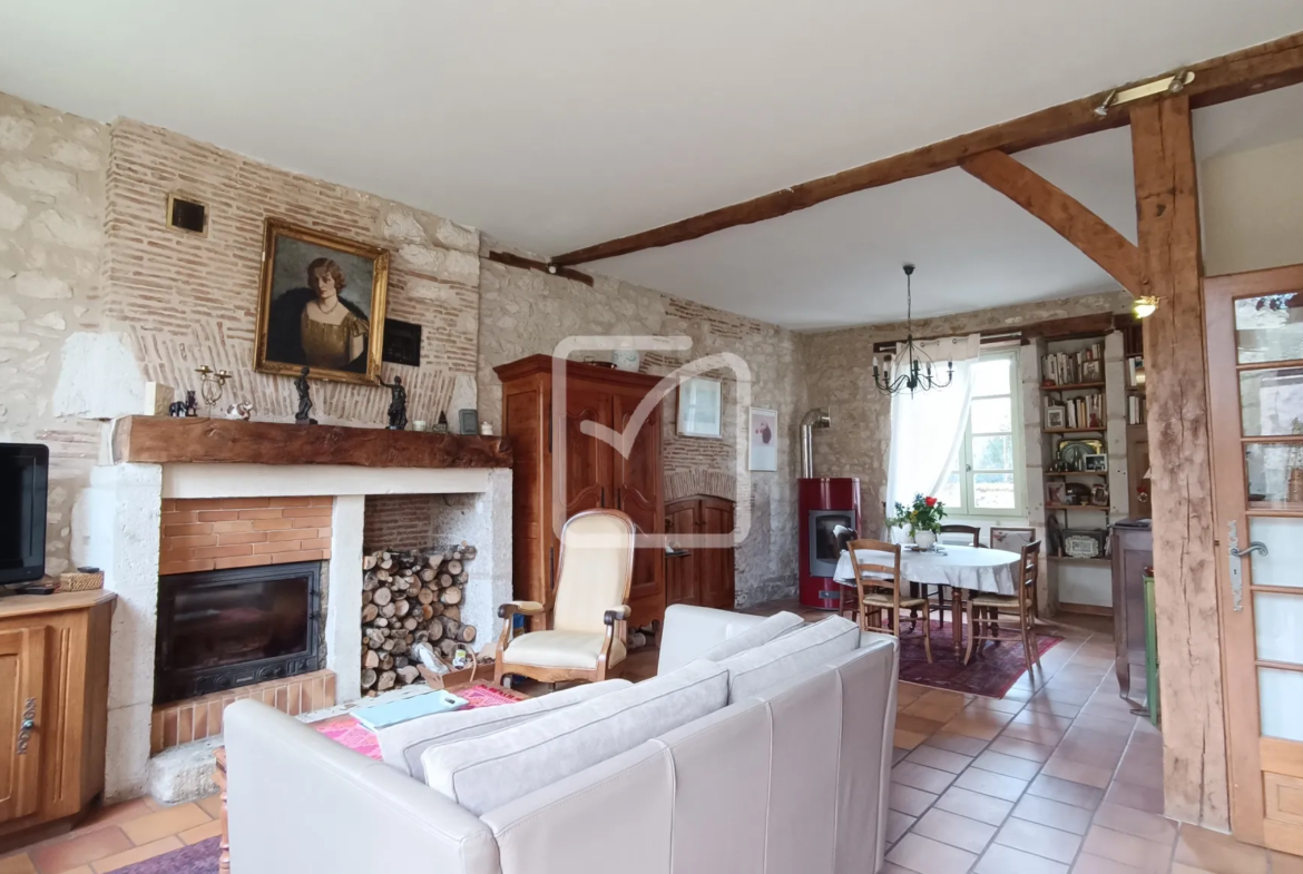 À vendre : Superbe maison de village à Cubjac 