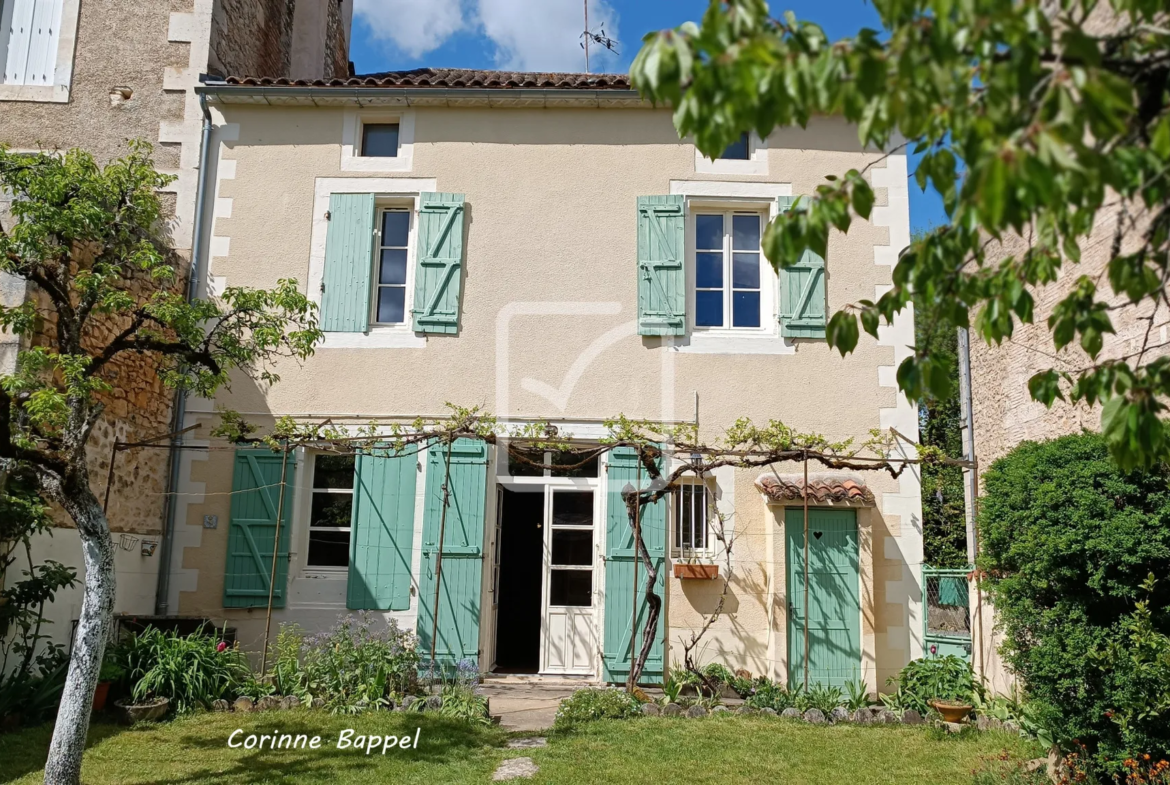 À vendre : Superbe maison de village à Cubjac 