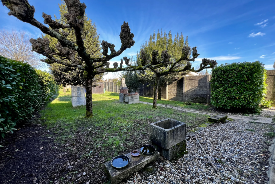 Maison spacieuse à Toulenne avec jardin et sous-sol 