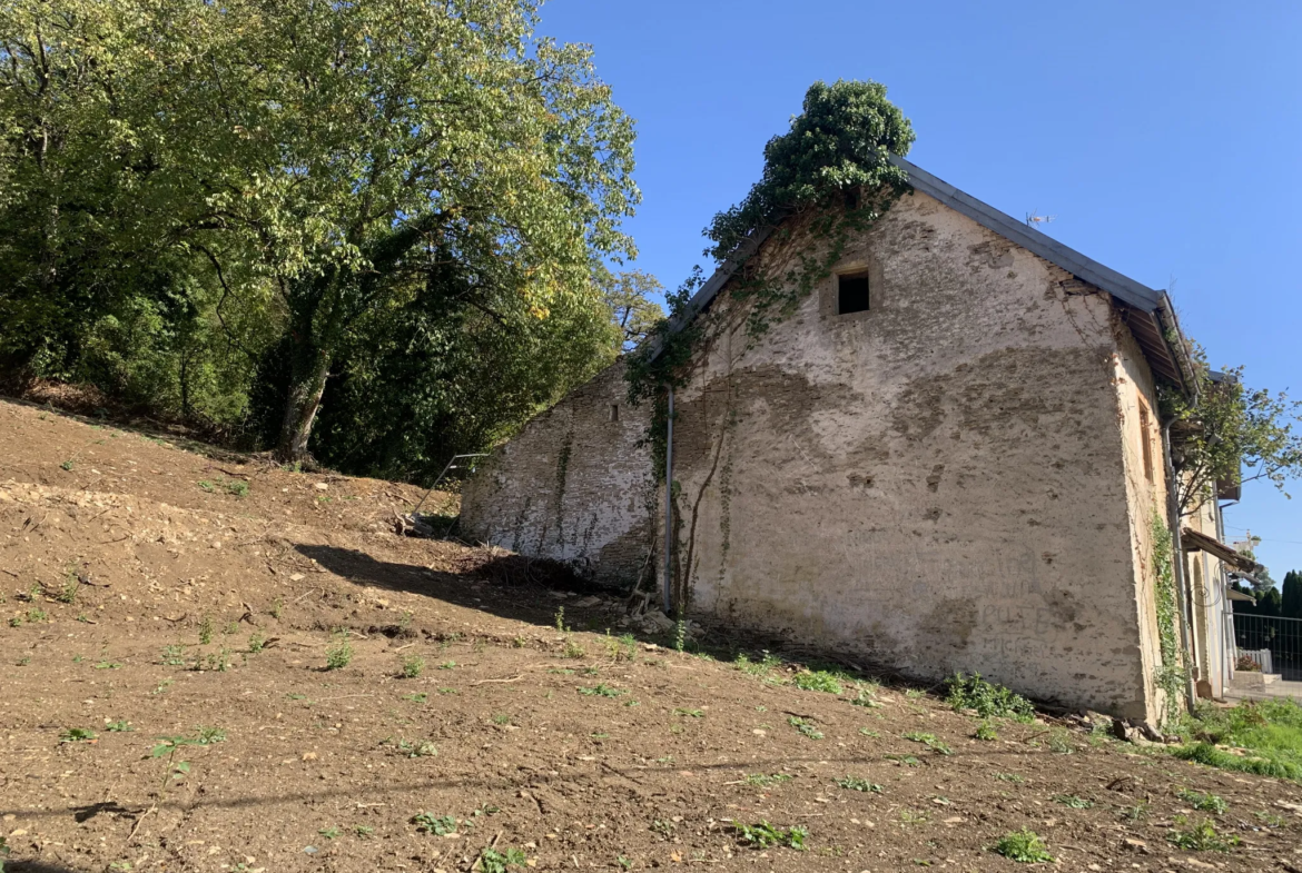 Maison à rénover proche d'HERICOURT sur 15,83 ares 