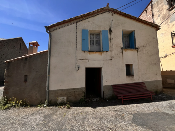 Maison de village à Coustouges avec garage et parcelles de forêt