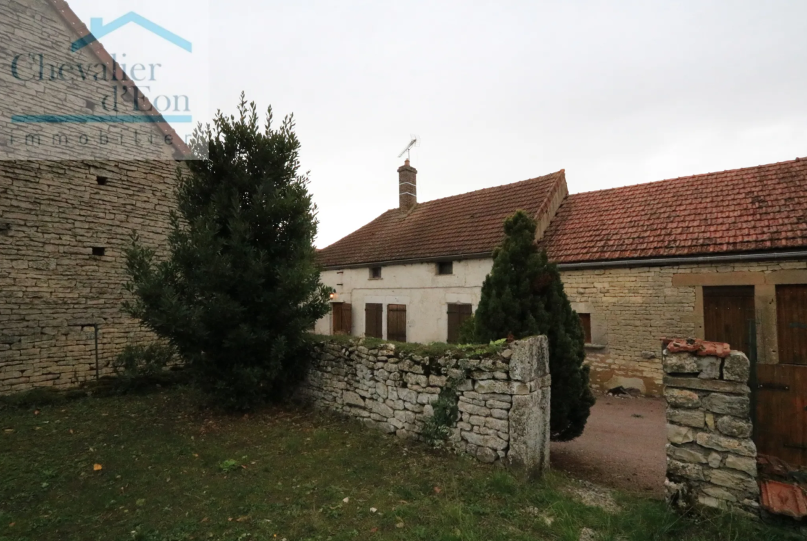 Maison à vendre près de Noyers-sur-Serein - 60,000 EUR 