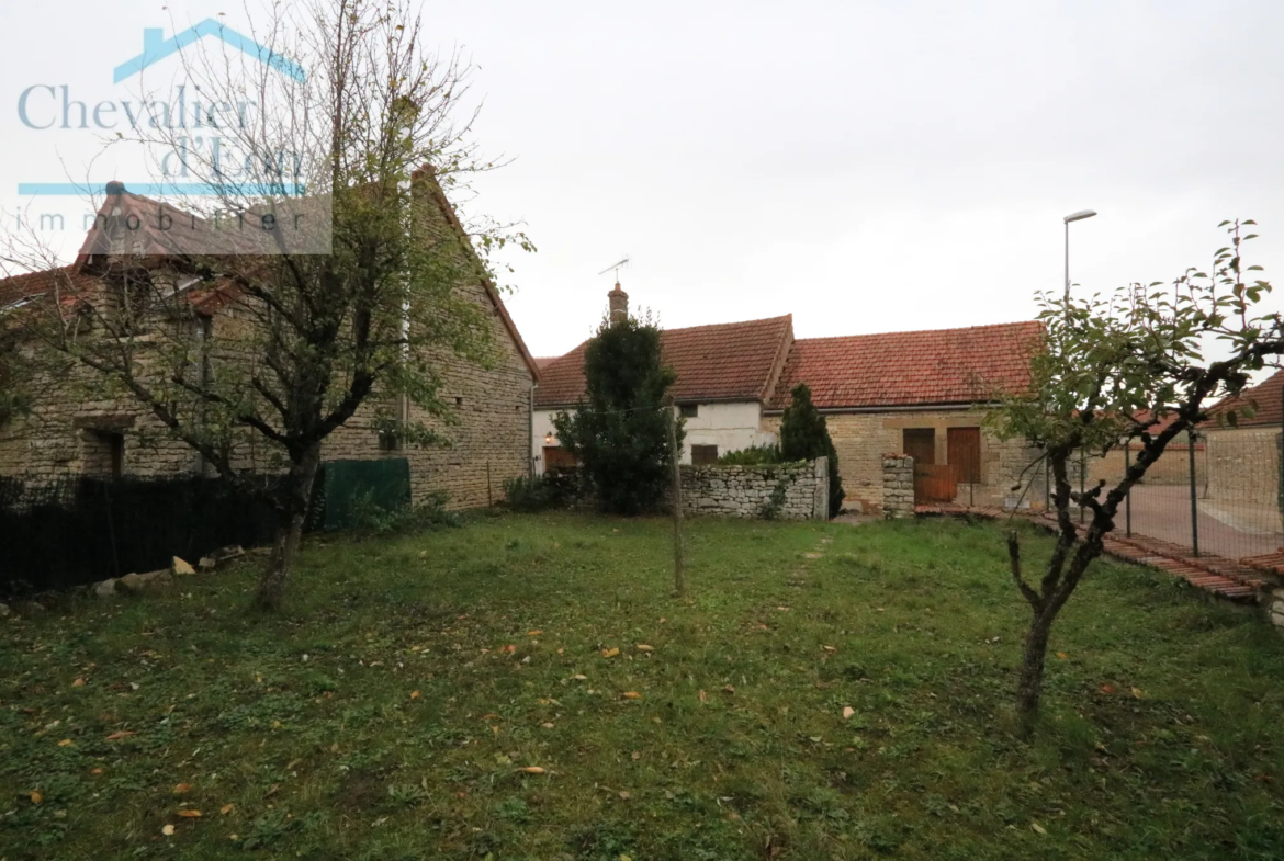 Maison à vendre près de Noyers-sur-Serein - 60,000 EUR 