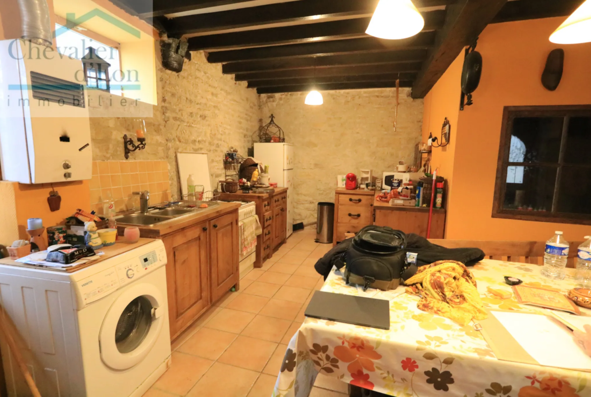 Maison à vendre près de Noyers-sur-Serein - 60,000 EUR 