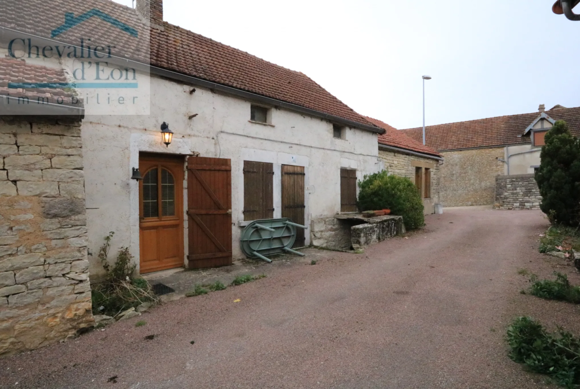 Maison à vendre près de Noyers-sur-Serein - 60,000 EUR 