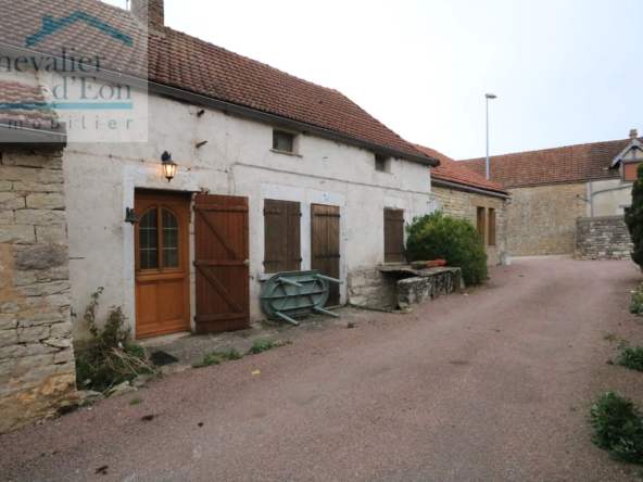 Maison à vendre près de Noyers-sur-Serein - 60,000 EUR