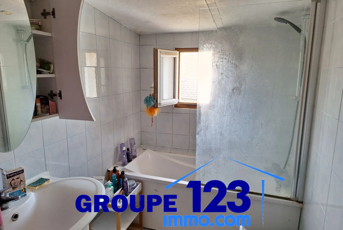 Maison T3 louée avec garage à St Cyr les Colons 