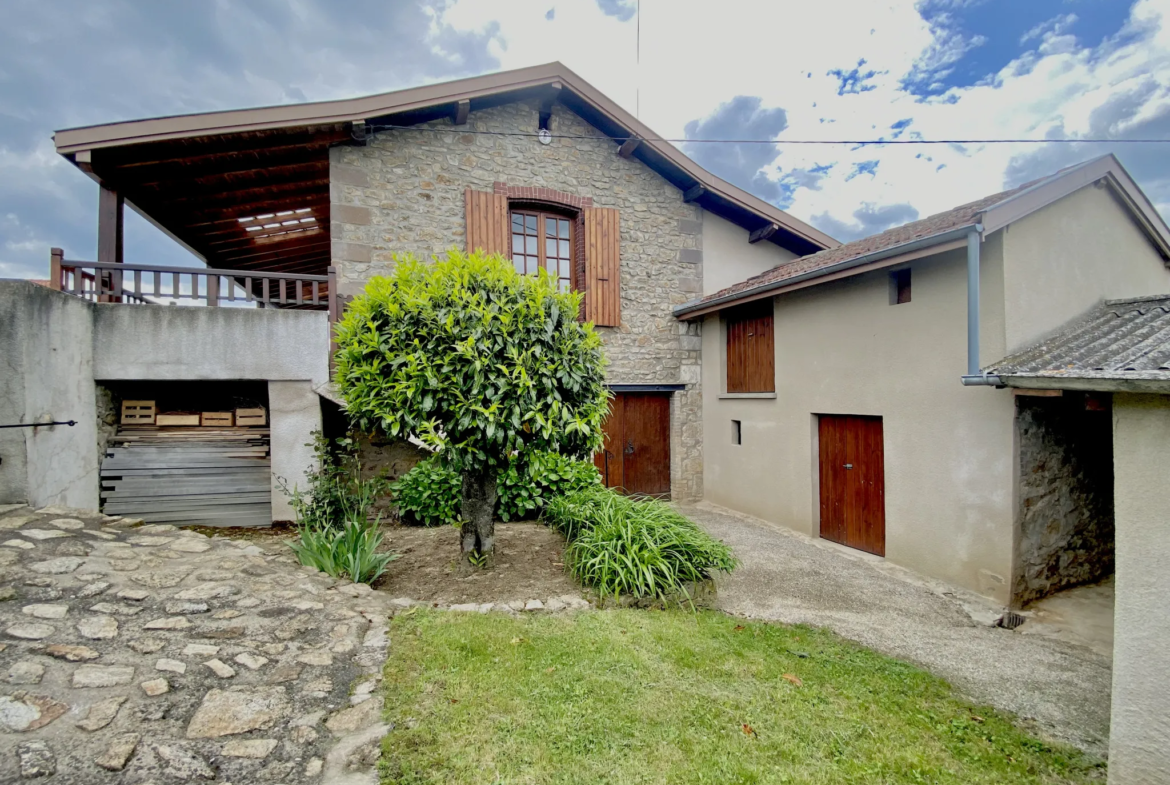 Superbe maison de 96 m² avec sous-sol et jardin à Roiffieux 