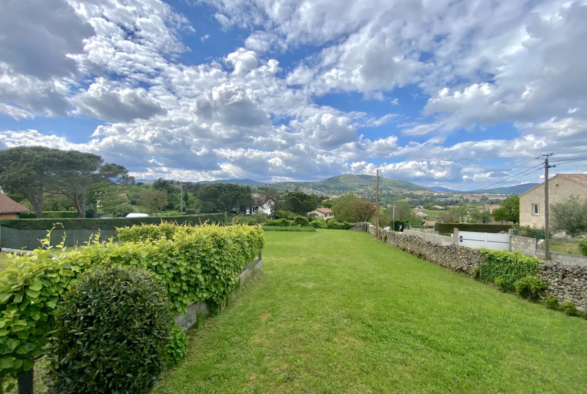 Superbe maison de 96 m² avec sous-sol et jardin à Roiffieux 