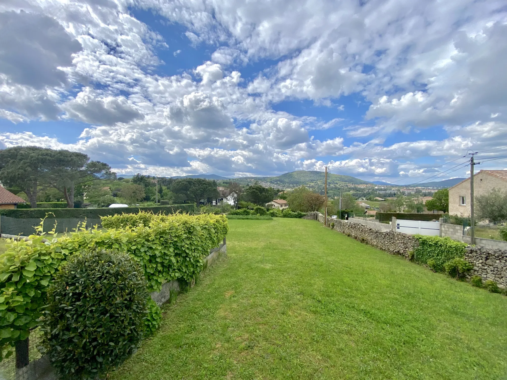 Superbe maison de 96 m² avec sous-sol et jardin à Roiffieux 