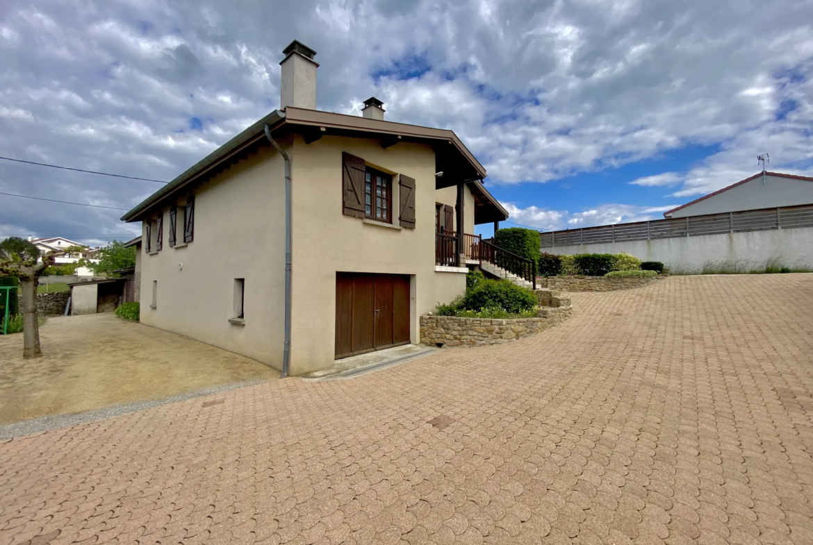 Superbe maison de 96 m² avec sous-sol et jardin à Roiffieux 