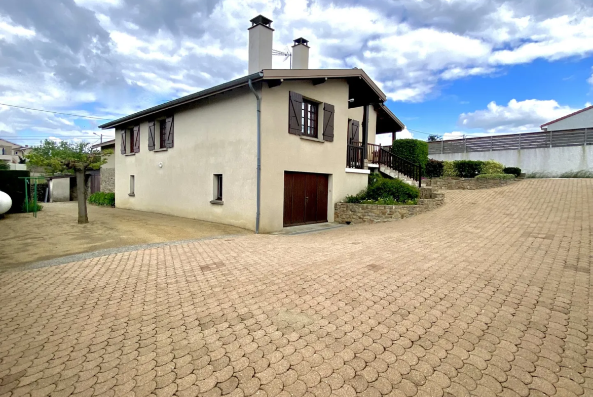 Superbe maison de 96 m² avec sous-sol et jardin à Roiffieux 