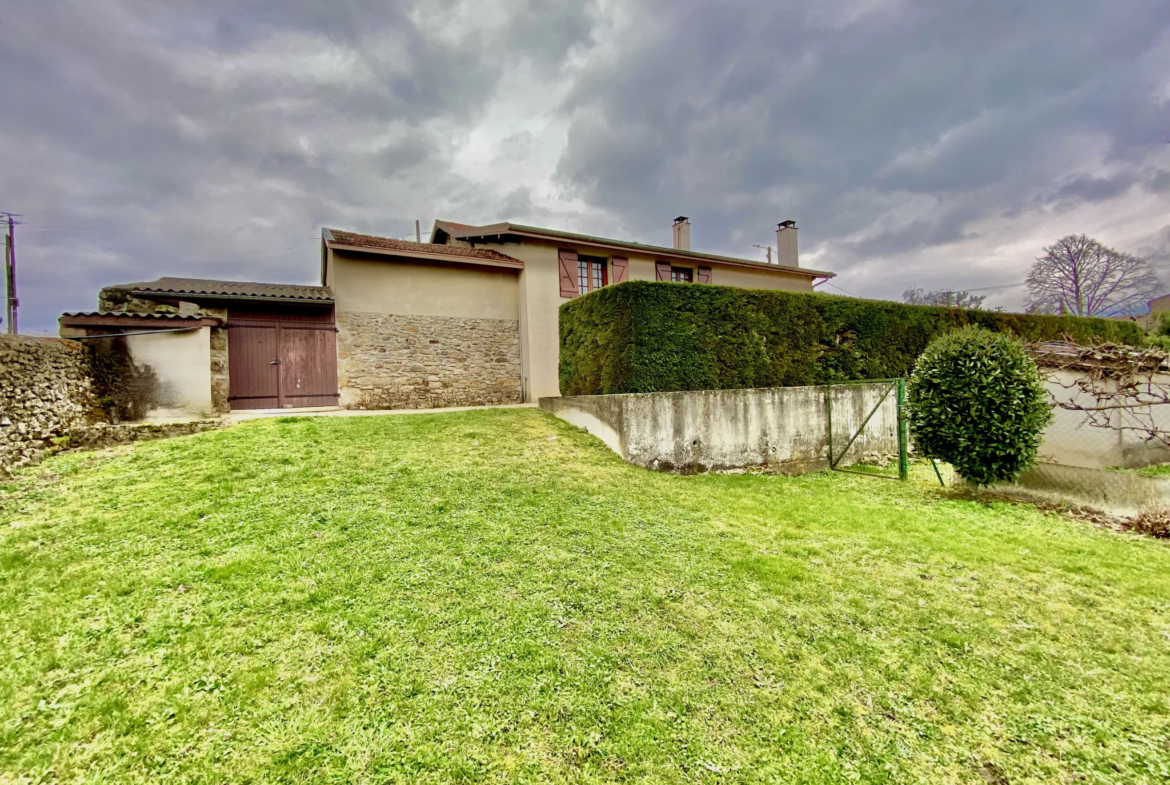 Superbe maison de 96 m² avec sous-sol et jardin à Roiffieux 