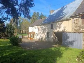 Maison en campagne avec jardin et dépendance à La Trinité Porhoët 