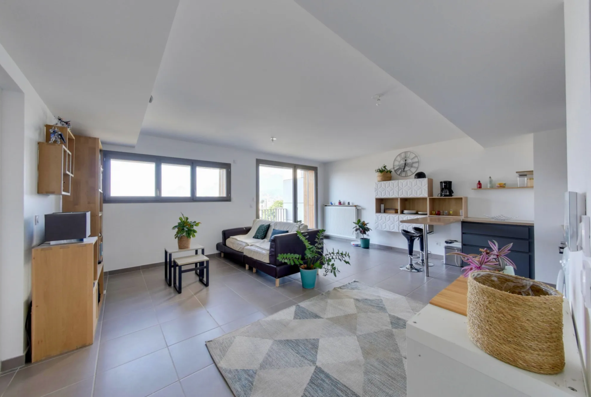 Appartement T2 de 48m² avec balcon à Grenoble - Dernier étage 