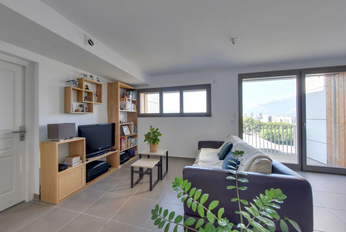 Appartement T2 de 48m² avec balcon à Grenoble - Dernier étage 