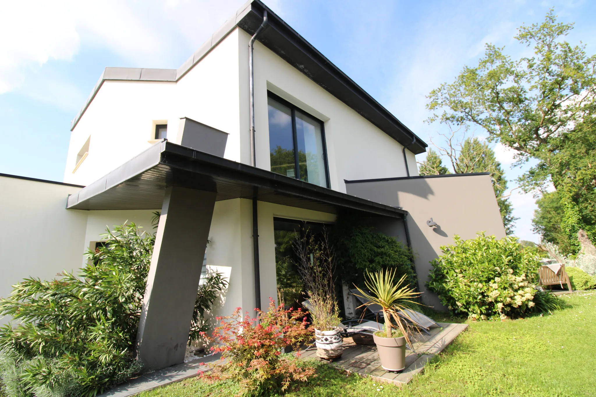 Maison contemporaine à vendre à Saint-Barthélemy-d'Anjou 