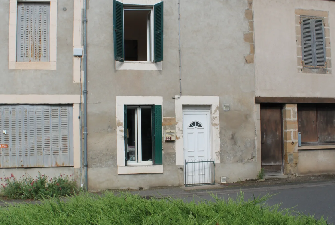 À vendre : Maison de village de 56 m² avec garage à Vieure 