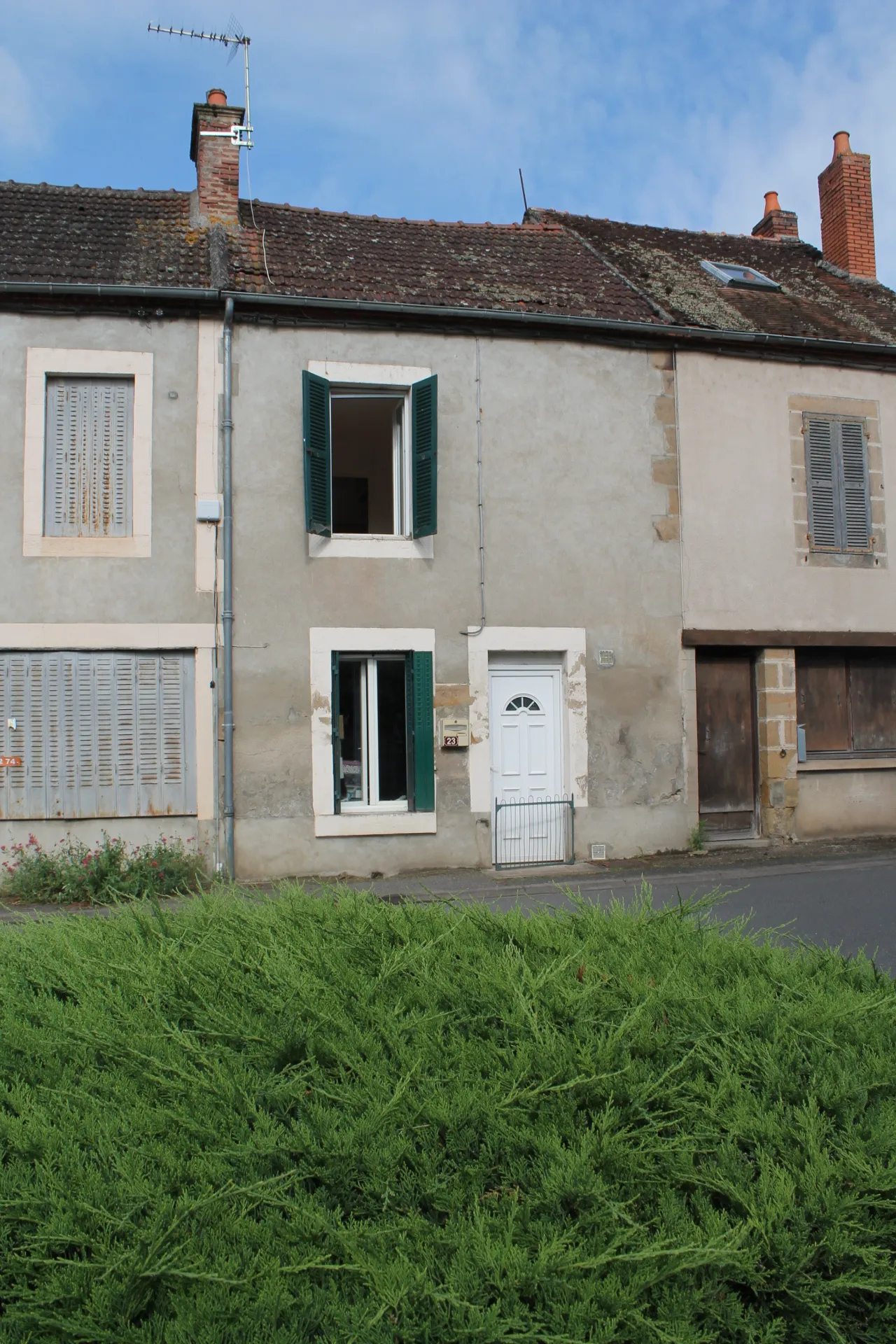 À vendre : Maison de village de 56 m² avec garage à Vieure 