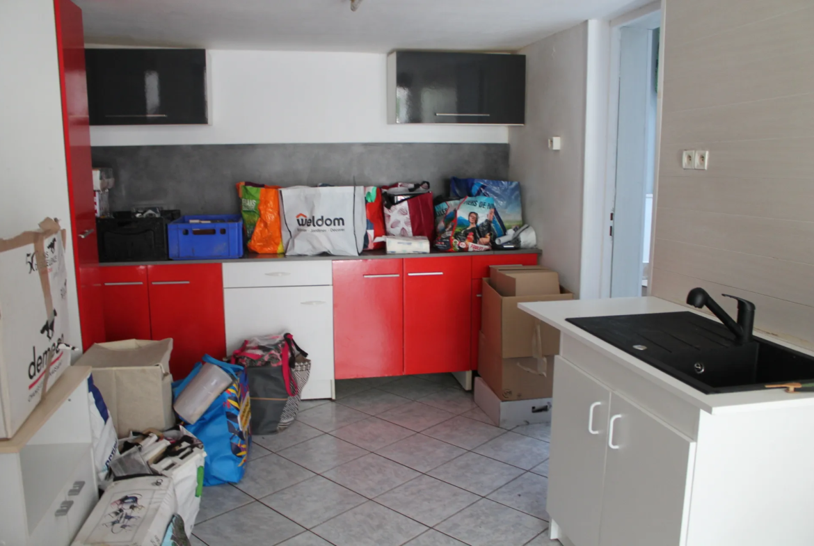 À vendre : Maison de village de 56 m² avec garage à Vieure 