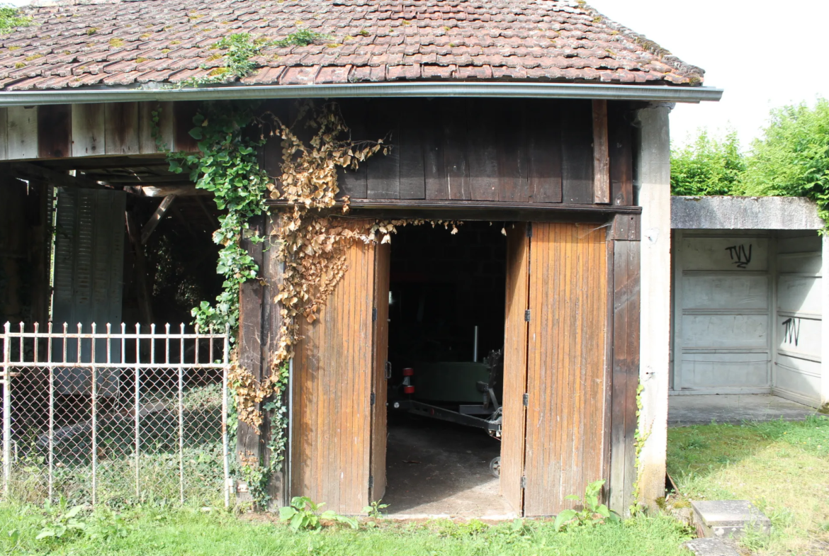 À vendre : Maison de village de 56 m² avec garage à Vieure 