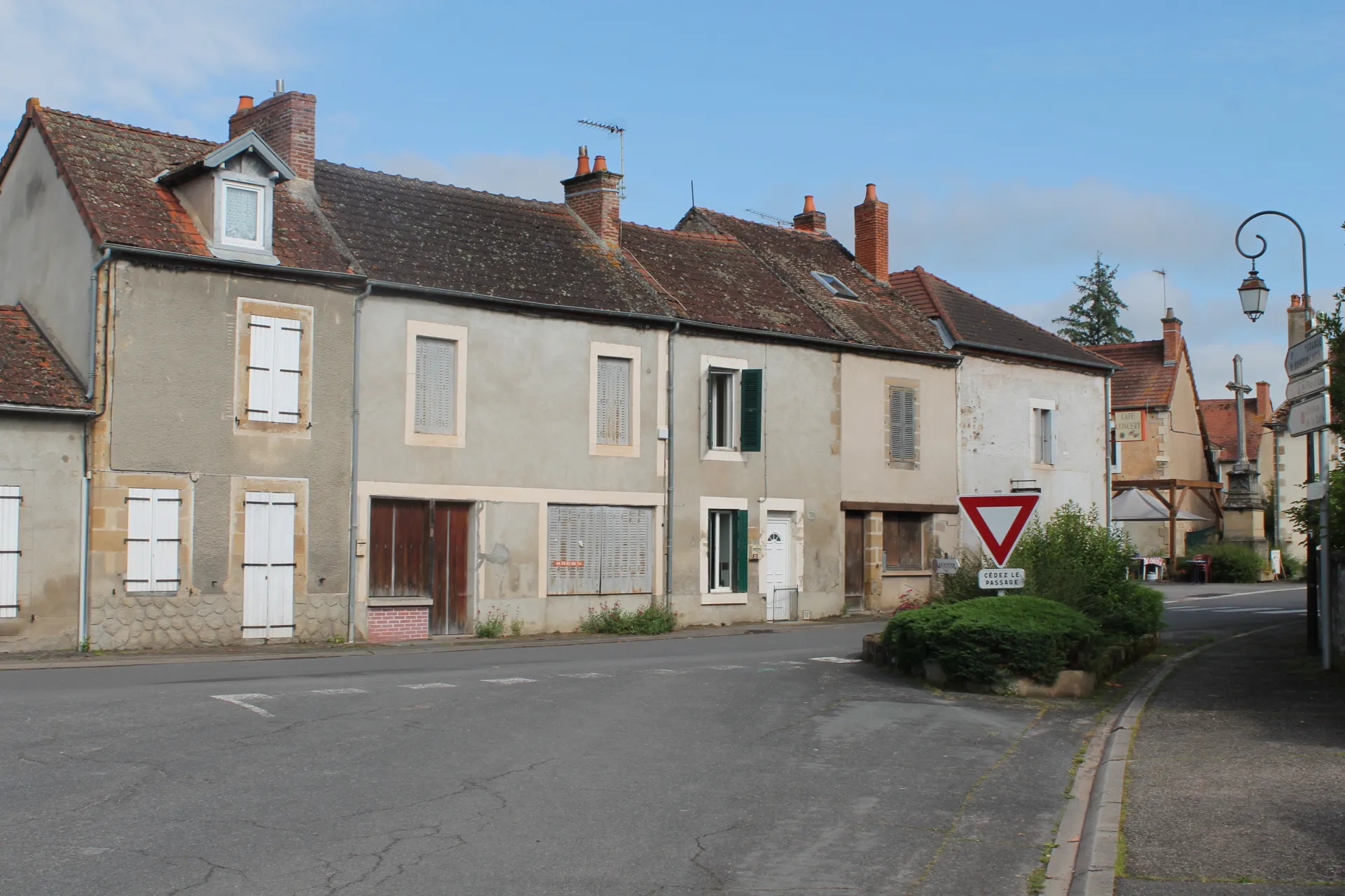 À vendre : Maison de village de 56 m² avec garage à Vieure 