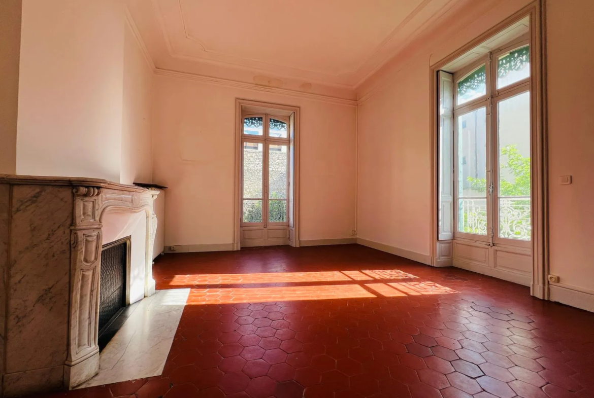 Appartement bourgeois T3 à vendre à Nîmes - 100 m² 