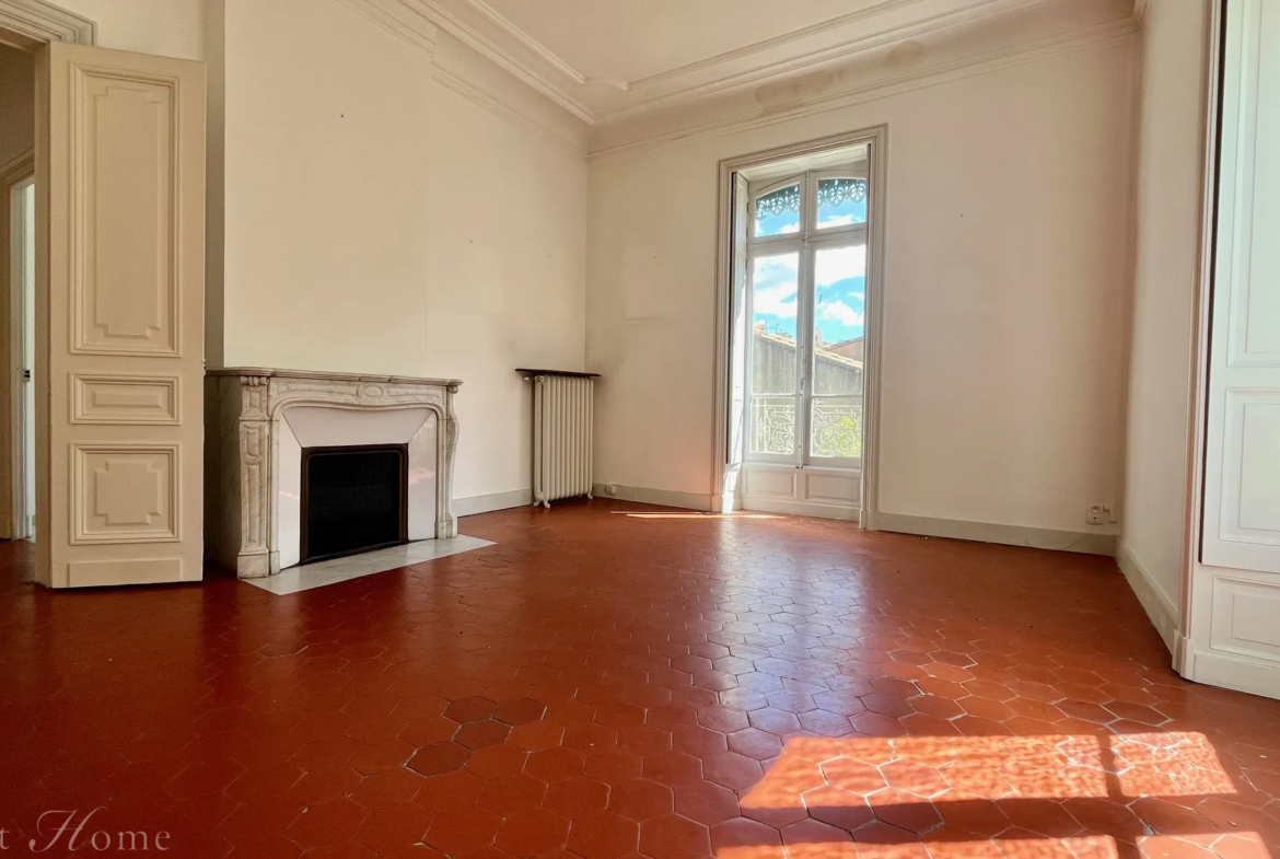 Appartement bourgeois T3 à vendre à Nîmes - 100 m² 