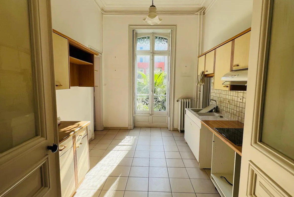 Appartement bourgeois T3 à vendre à Nîmes - 100 m² 