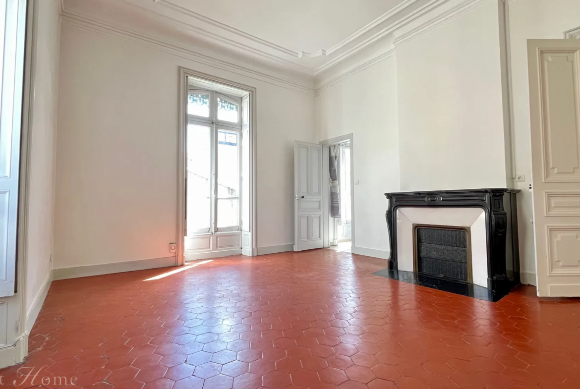 Appartement bourgeois T3 à vendre à Nîmes - 100 m² 