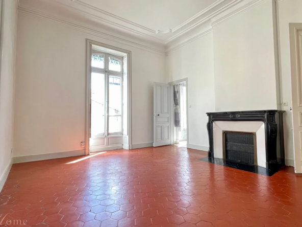 Appartement bourgeois T3 à vendre à Nîmes - 100 m²