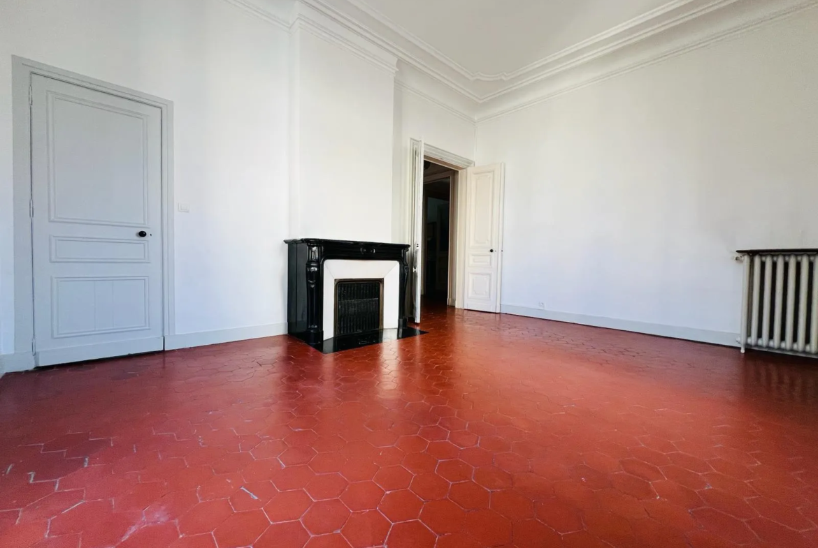 Appartement bourgeois T3 à vendre à Nîmes - 100 m² 