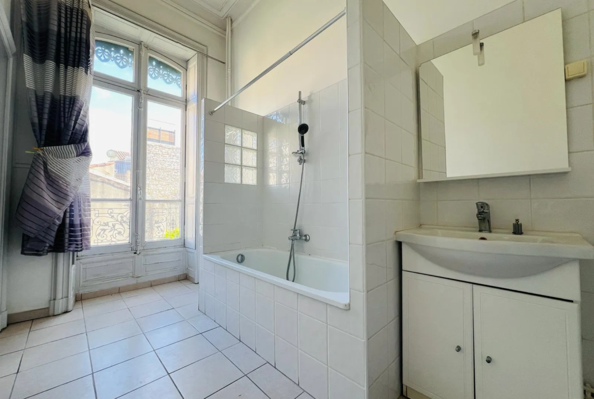 Appartement bourgeois T3 à vendre à Nîmes - 100 m² 