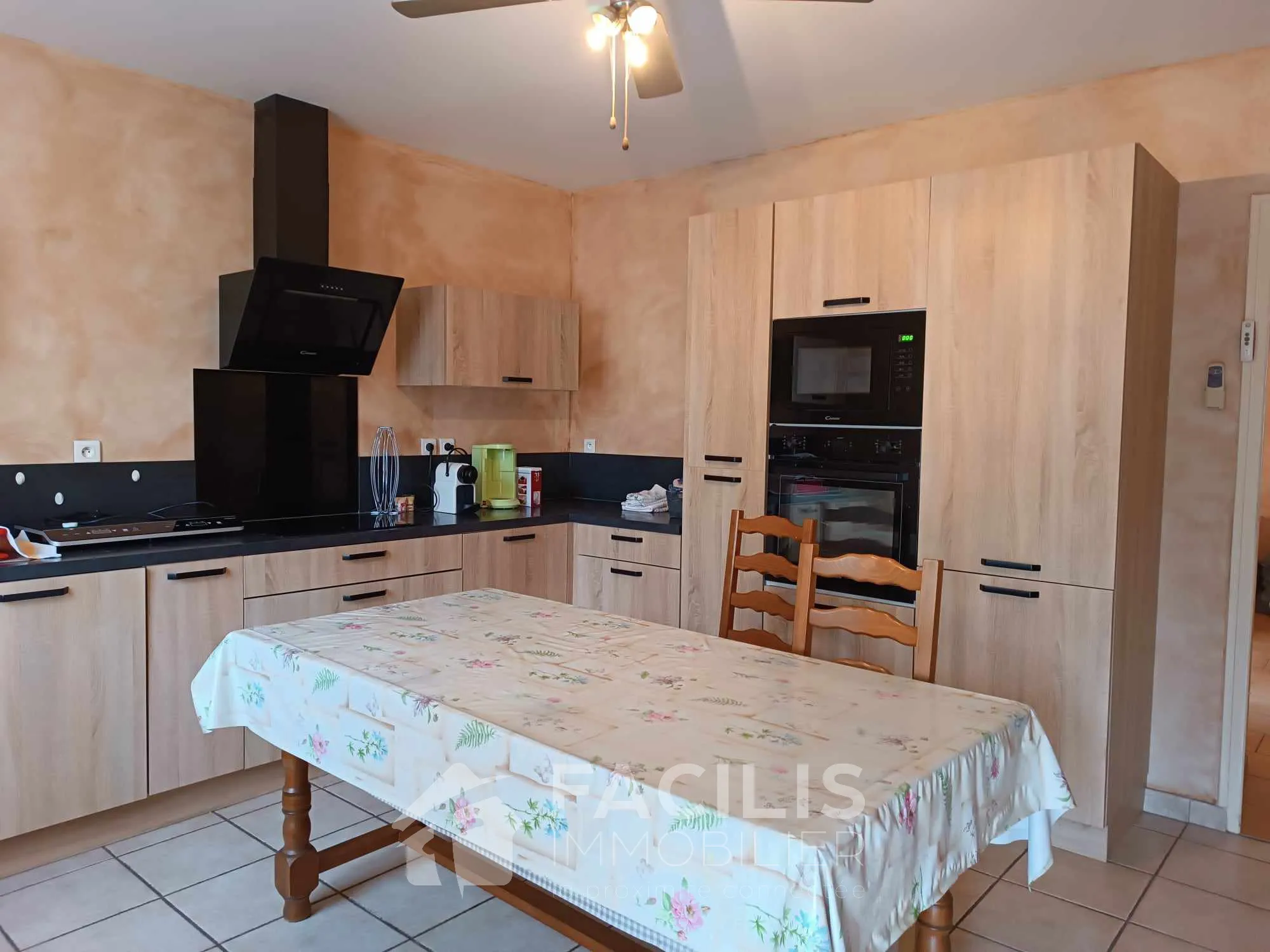 À vendre : Maison de 99 m² au Creusot avec jardin et garage 