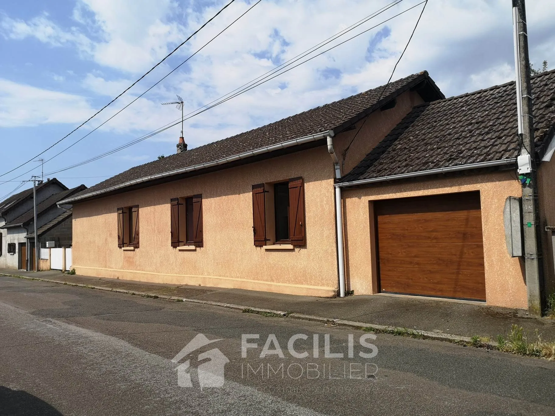 À vendre : Maison de 99 m² au Creusot avec jardin et garage 