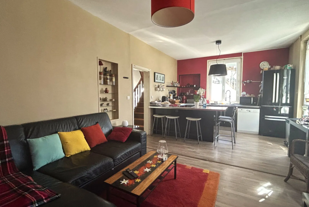 Maison rénovée à vendre à Clermont-Ferrand - 92 m² sur 418 m² 