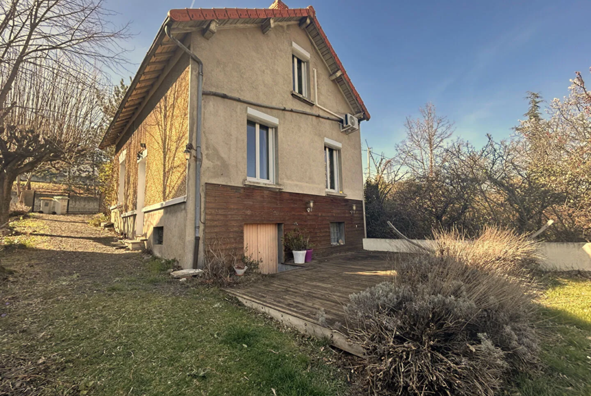 Maison rénovée à vendre à Clermont-Ferrand - 92 m² sur 418 m² 