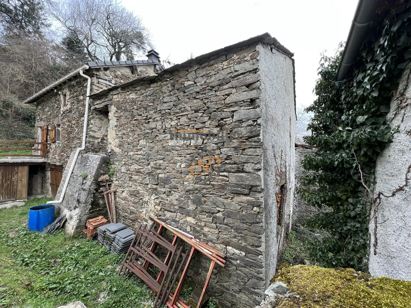 À vendre : maison de hameau à rénover à Gieussac 