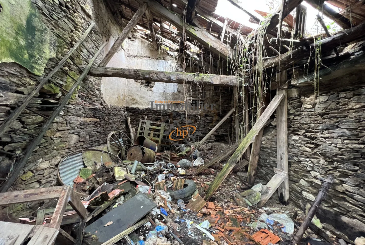 À vendre : maison de hameau à rénover à Gieussac 