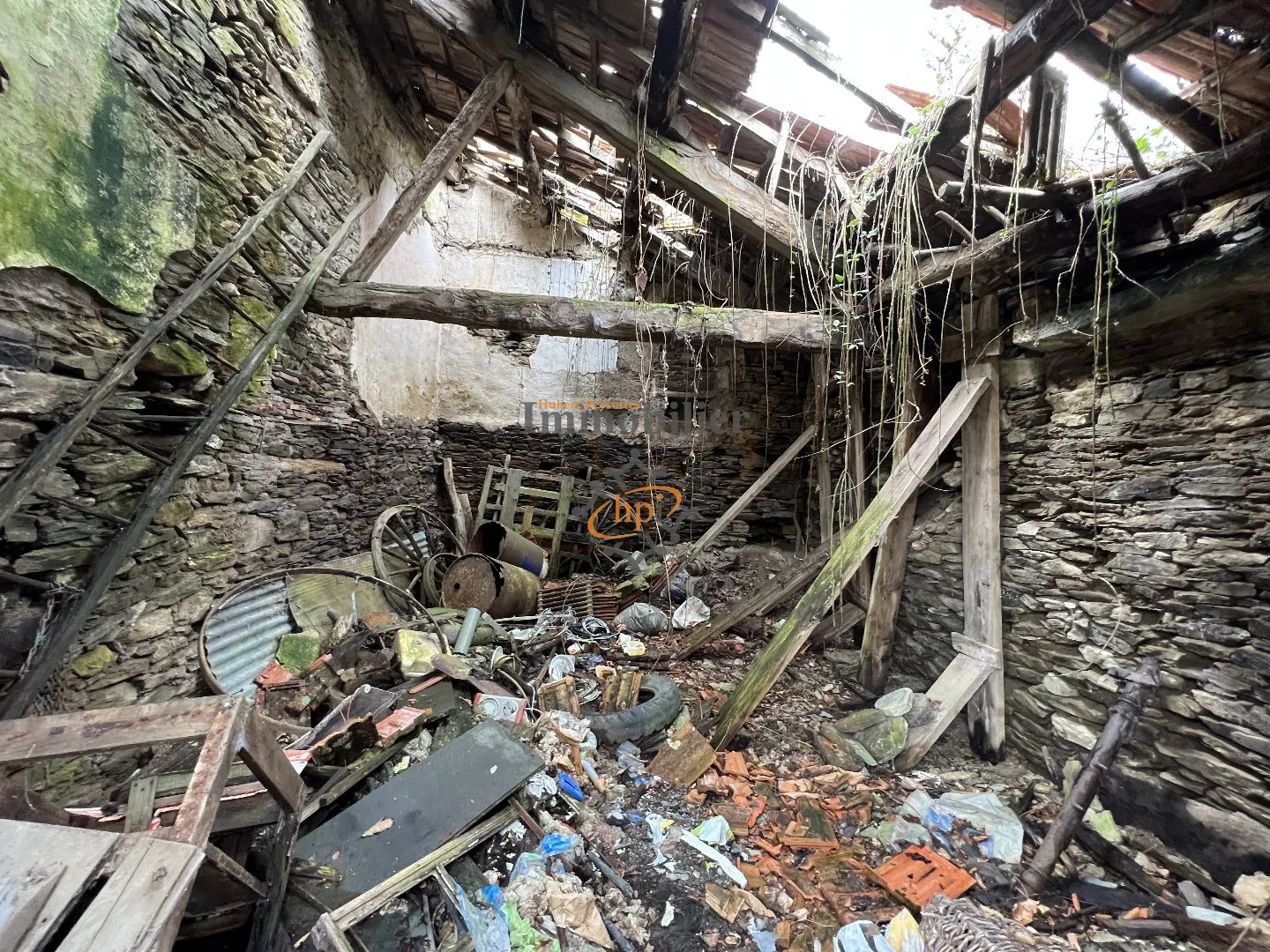 À vendre : maison de hameau à rénover à Gieussac 