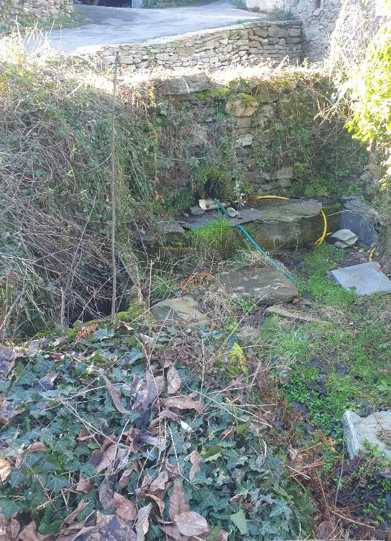 À vendre : maison de hameau à rénover à Gieussac 