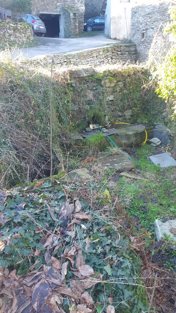 À vendre : maison de hameau à rénover à Gieussac 