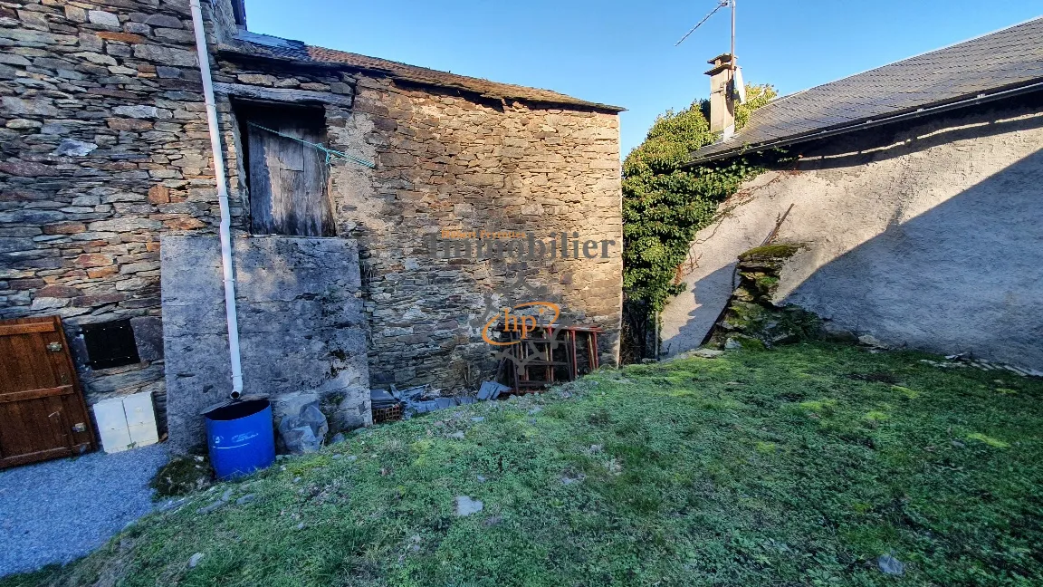 À vendre : maison de hameau à rénover à Gieussac 