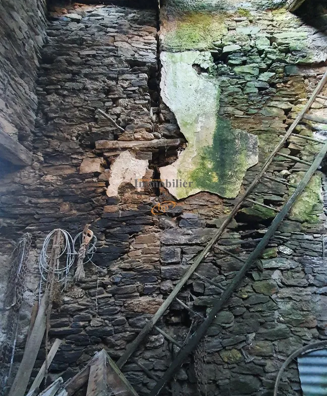 À vendre : maison de hameau à rénover à Gieussac 