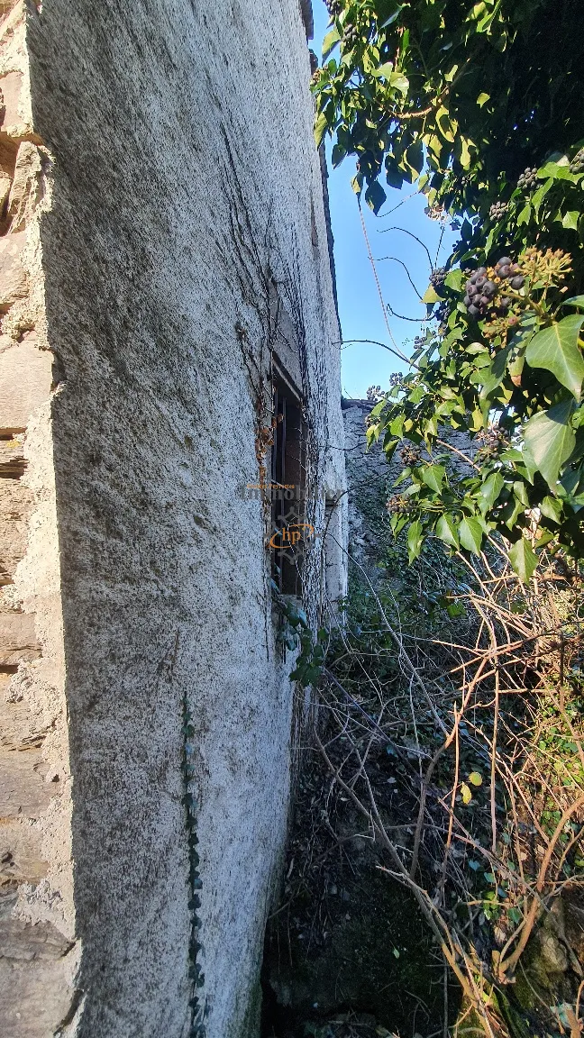 À vendre : maison de hameau à rénover à Gieussac 